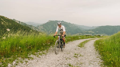 Jak vybrat to nejlep&scaron;&iacute; gravel kolo: V&aacute;&scaron; dokonal&yacute; průvodce n&aacute;kupem