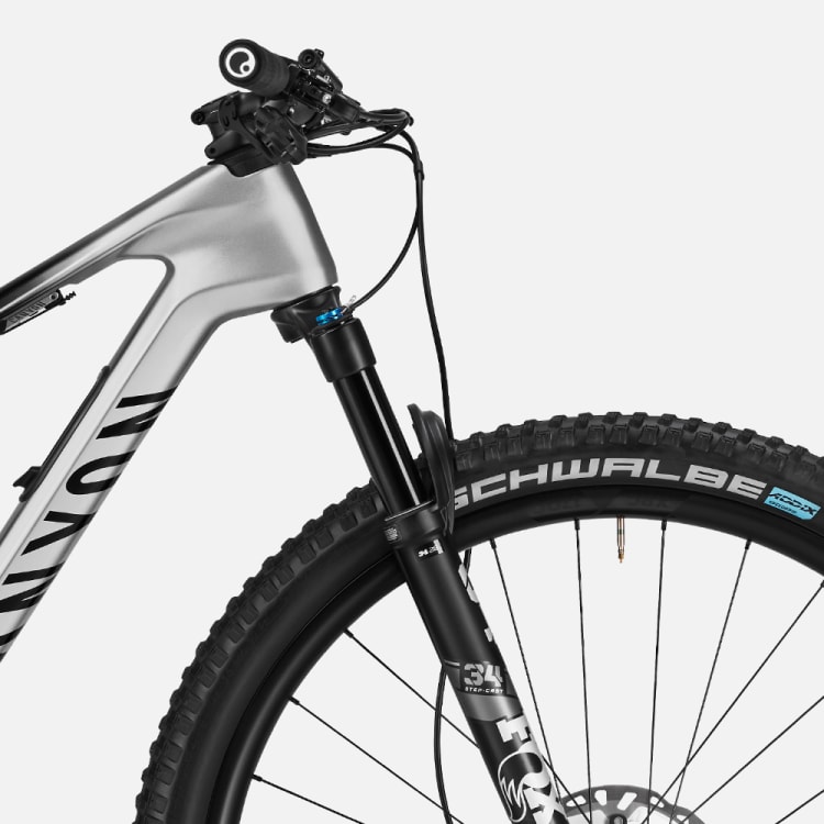 Lux Trail CF 8