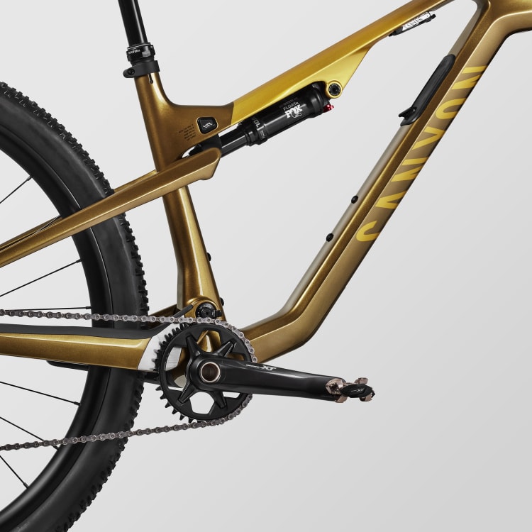 Lux Trail CF 8