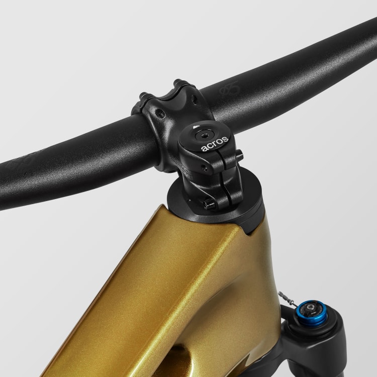 Lux Trail CF 8