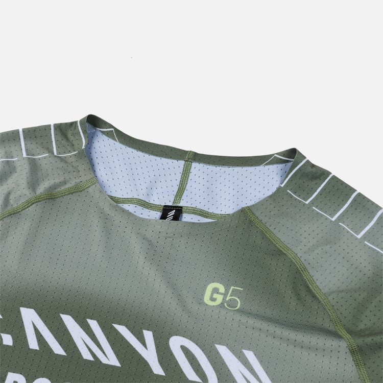 1 maillot Canyon CLLCTV Enduro MTB