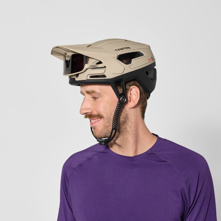 Canyon Deflectr Helmet