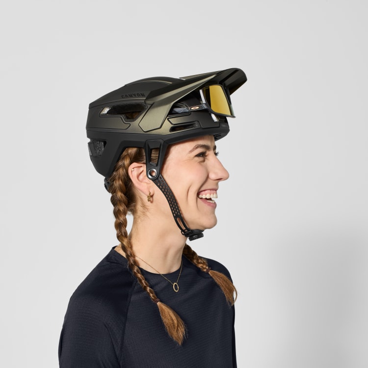 Canyon Deflectr Helmet